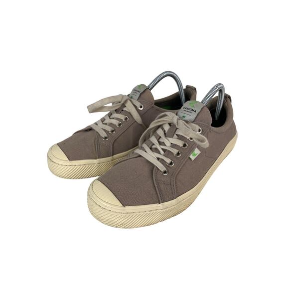 Cariuma Canvas Low-Top Eco-Friendly Lace-Up Sneakers Beige & White Mens size 9.5 - Picture 1 of 9